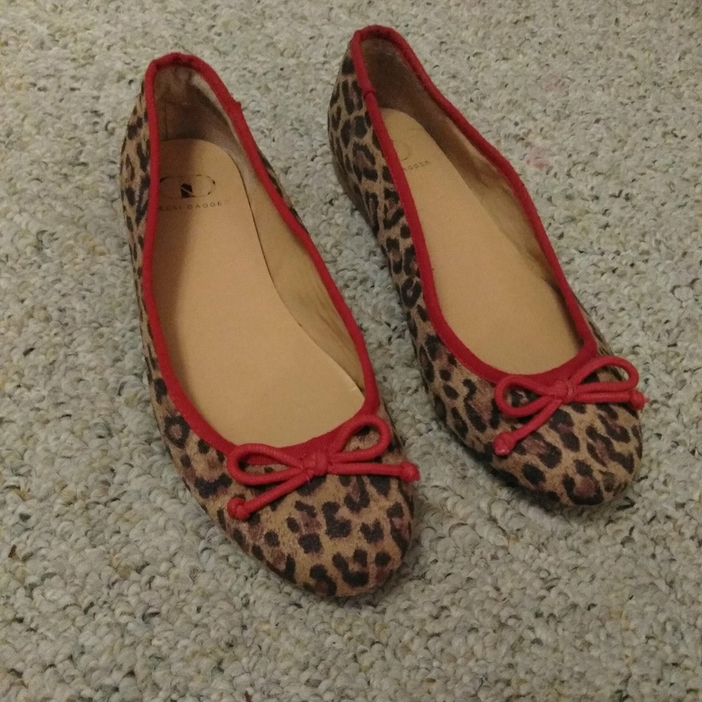 Kelsi  Dagger flats